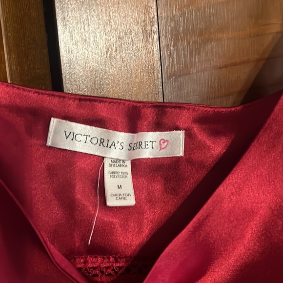 Victoria Secret - Picture 4 of 4